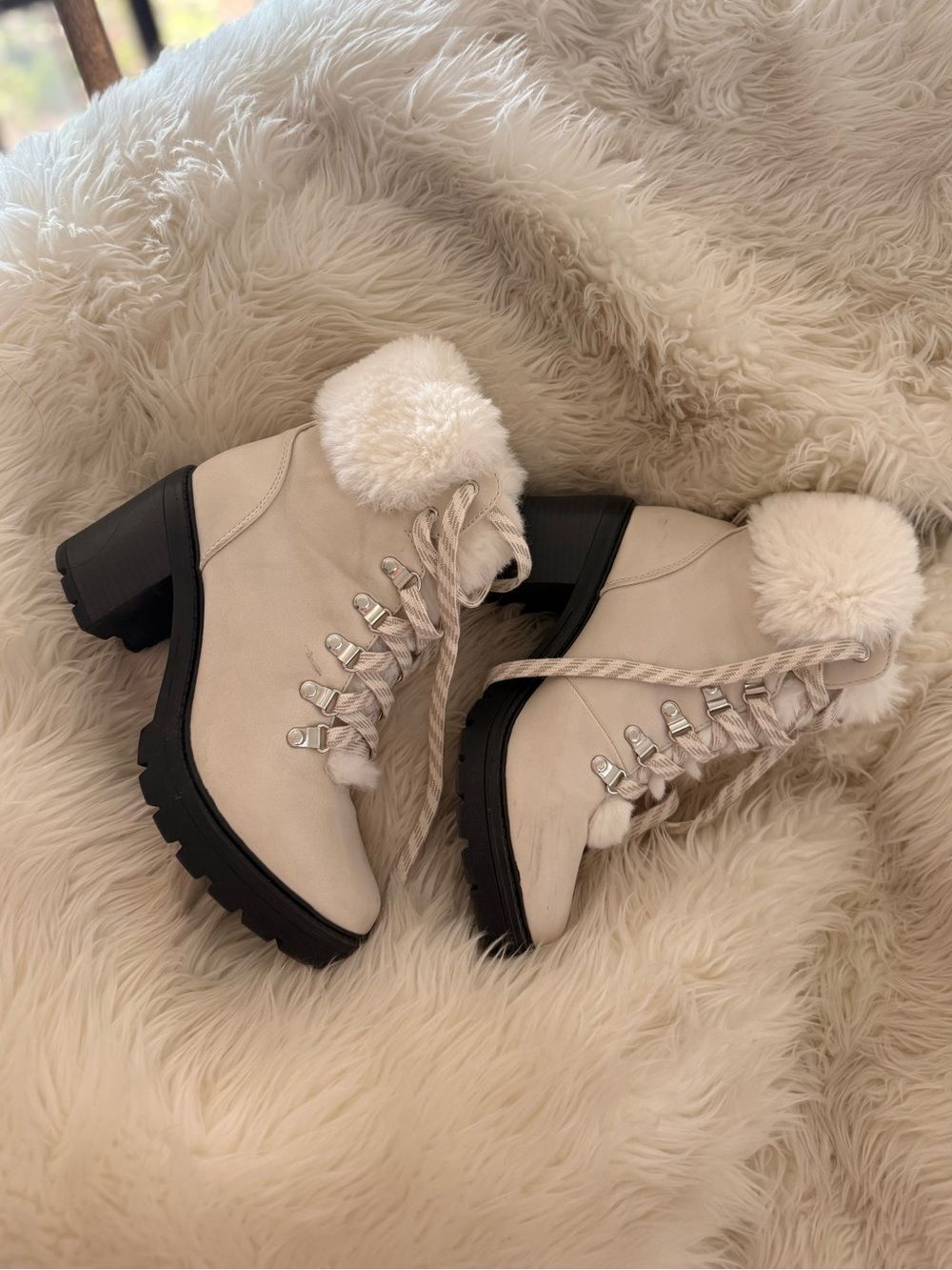 White winter boots - Picture 5 of 7